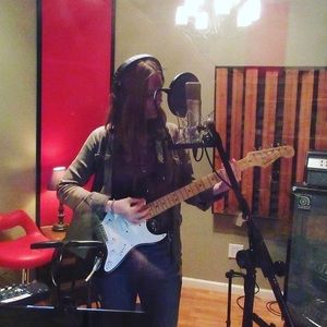 Meet Your Posher, Caroline